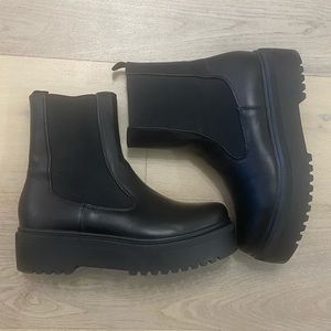 Lug Sole Chunky Platform Chelsea Boots